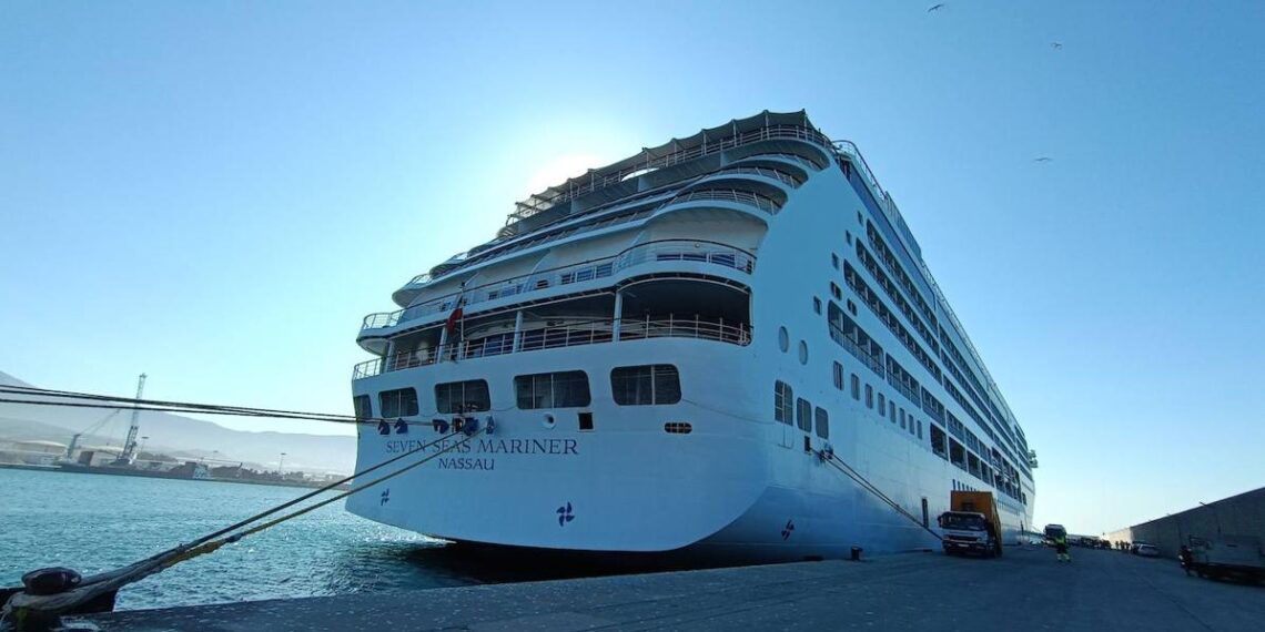 Un crucero de lujo de casi 30.000 euros el pasaje hace escala en Motril