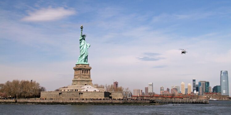 Cómo tener internet y seguir conectado al viajar a Estados Unidos con tarjetas eSIM