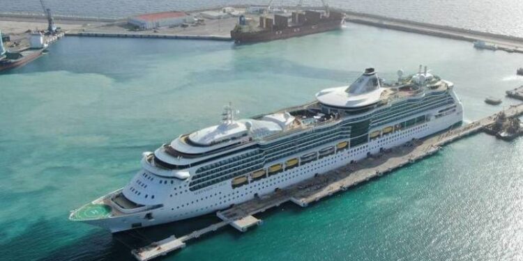 ¡Más turismo! Arriba lujoso crucero a costas yucatecas