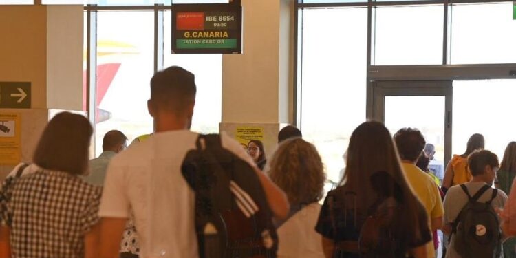 90 pasajeros estrenan la ruta entre Badajoz y Gran Canaria