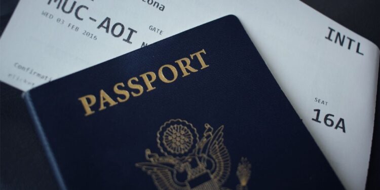 ¿Qué pasa si me quedo más de seis meses en EU con visa de turismo?