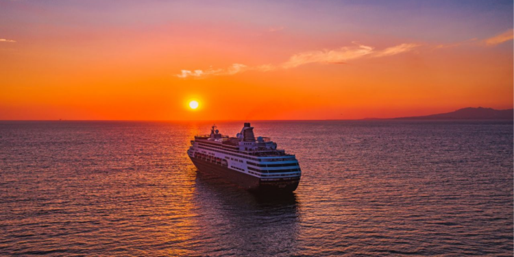 ¿Por qué el lujoso barco Icon of the Seas es llamado el nuevo Titanic?