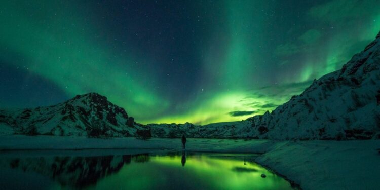 ¿Viajas a EU? Así será la tormenta solar que permitirá ver auroras boreales en algunos estados