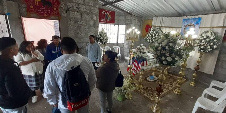 En Ambato velan a joven que cayó de las escaleras en Estados Unidos | Ecuador | Noticias