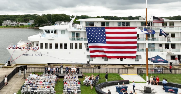 American Cruise Lines bautiza a su nuevo crucero