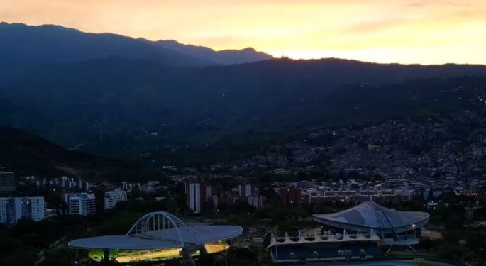 Cali, y sus majestuosos atarcederes desde los Farallones