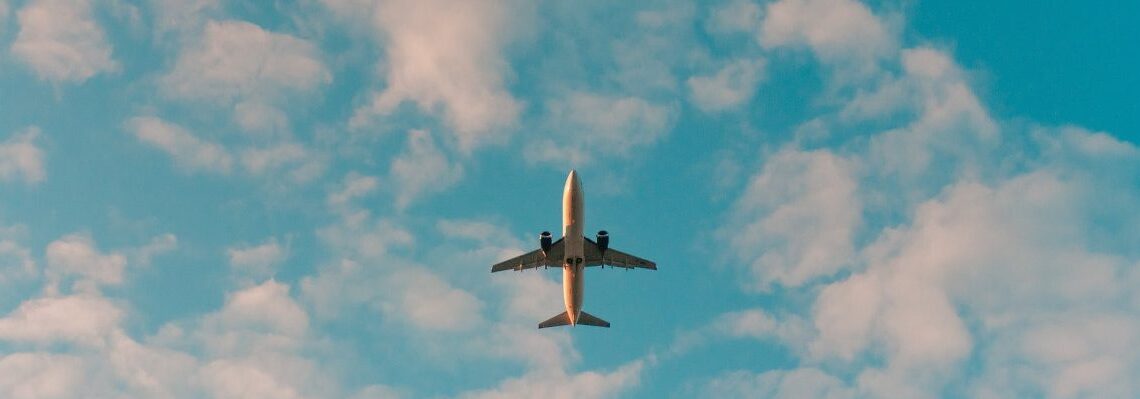 Cómo viajar en clase business: trucos para volar en primera clase