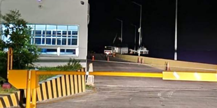 En Cozumel, cruceros descargan basura a oscuras en el muelle