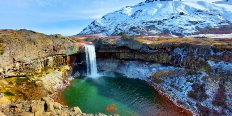 Cmo es y en qu lugar de la Patagonia queda la "cascada oculta" que se form por lluvias de lava
