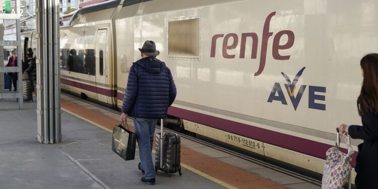 ¿Cuánto cuesta viajar de Ourense a Londres con el billete combinado de AVE y avión?