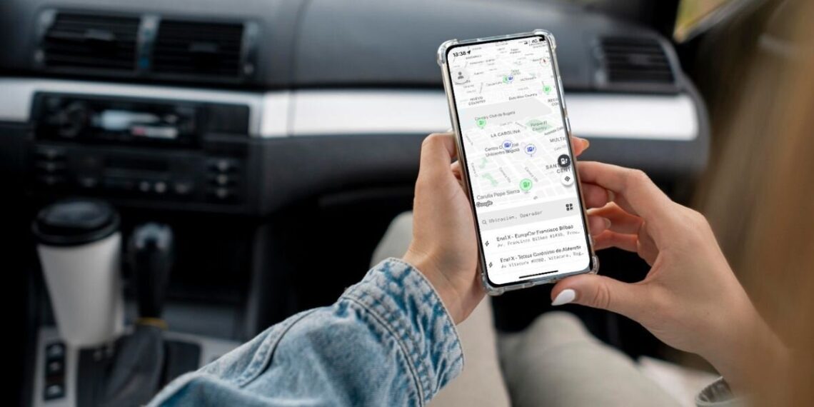 Descubre la aplicación que facilita tus viajes en carro eléctrico: encuentra puntos de carga en todo el país