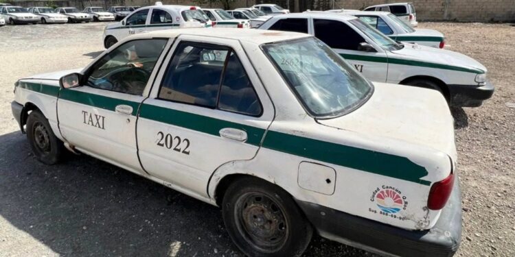 Urge que los taxistas renueven sus unidades – Luces del Siglo