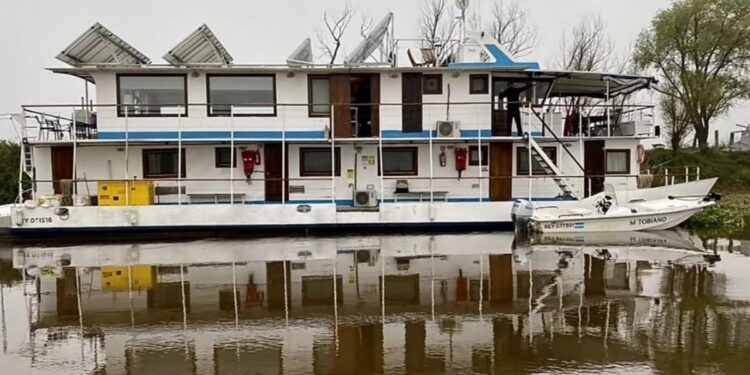 “El barco de la muerte”: proteccionistas denuncian que agencia de viajes organiza cacería de aves autóctonas en el Delta del Paraná para turistas extranjeros