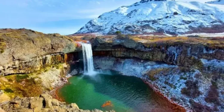 Cmo es y en qu lugar de la Patagonia queda la "cascada oculta" que se form por lluvias de lava