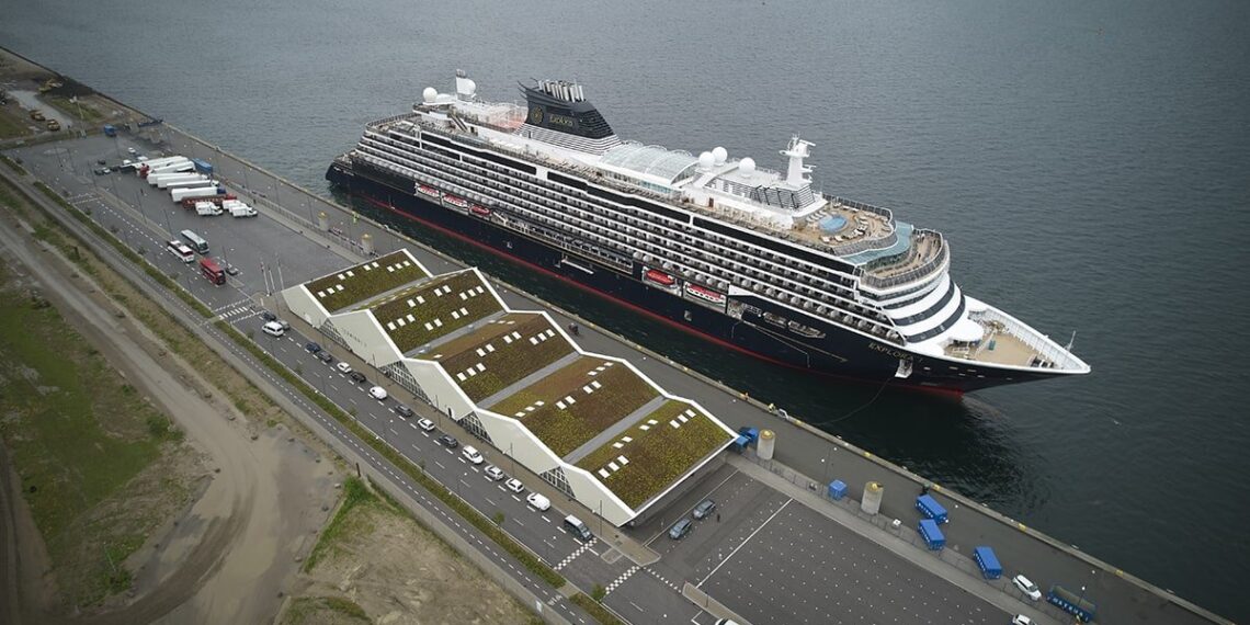 El “Explora I” de la flota de Explora Journeys, la marca de lujo de MSC Cruceros, ha comenzado su viaje inaugural con destino Islandia