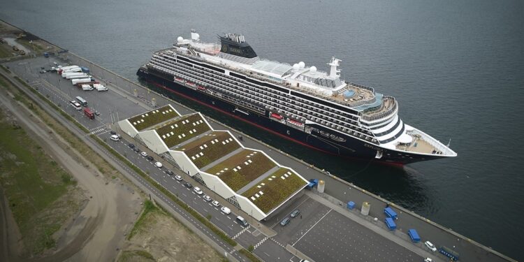 El “Explora I” de la flota de Explora Journeys, la marca de lujo de MSC Cruceros, ha comenzado su viaje inaugural con destino Islandia