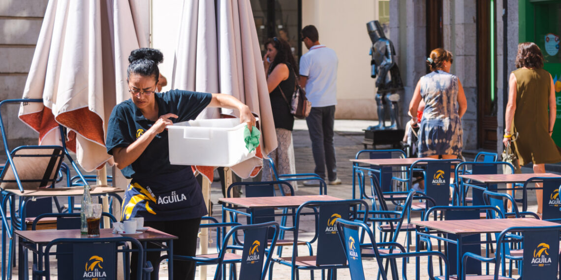 Los bares ajustan horarios y días de apertura por falta de personal