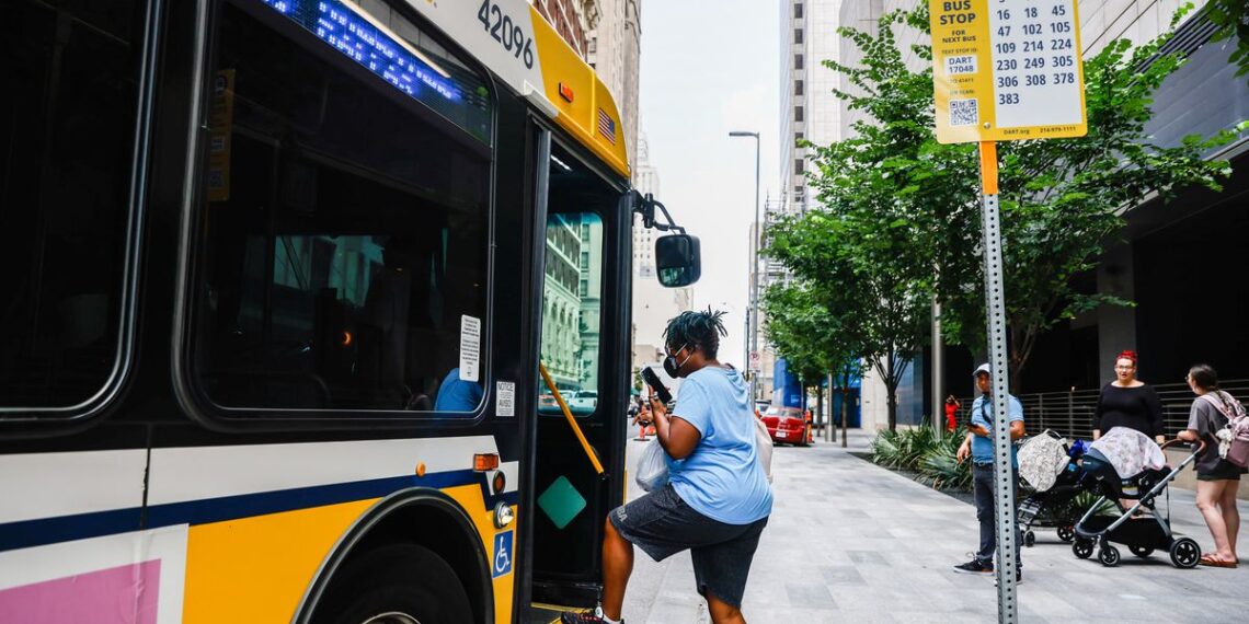 Por crimen, suciedad y retrasos, muchos dejaron de viajar en DART