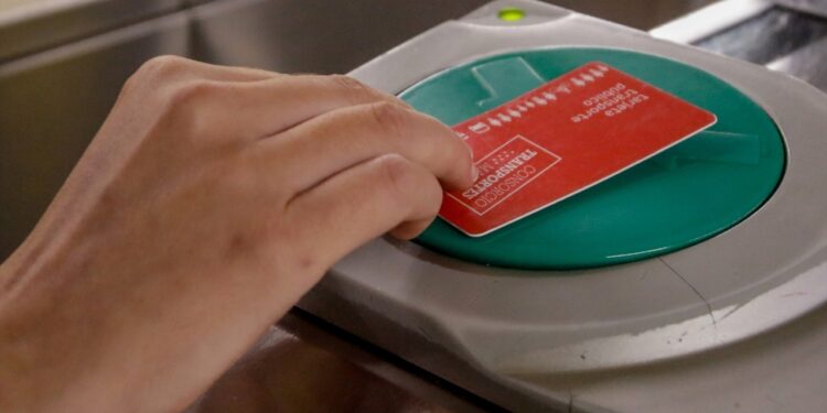 Madrid te devuelve dos viajes gratis si recargaste el abono transporte en enero: cómo y dónde consultarlo