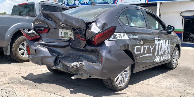 Aparatoso choque en crucero de la ‘Y’ – Periódico Zócalo