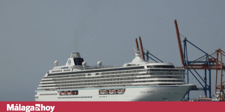 El regreso a Málaga de un buque de crucero de gran lujo