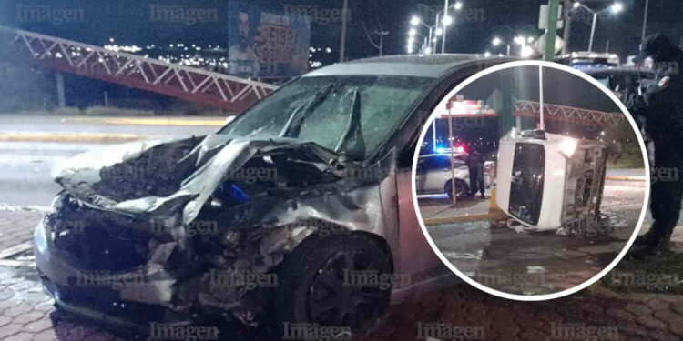 Se registra choque en el crucero del boulevard Jesús Varela Rico; hay 3 heridos