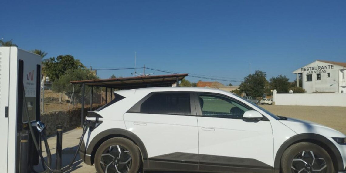 Un viaje de 2.280 kilómetros en vehículo eléctrico y con una familia numerosa de cinco personas
