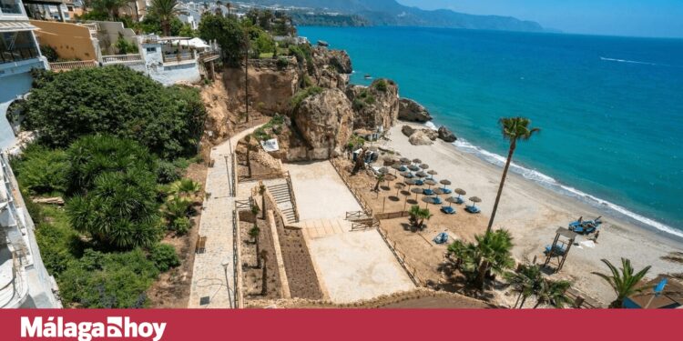 Una de las mejores playas de España para viajar en septiembre está en Málaga