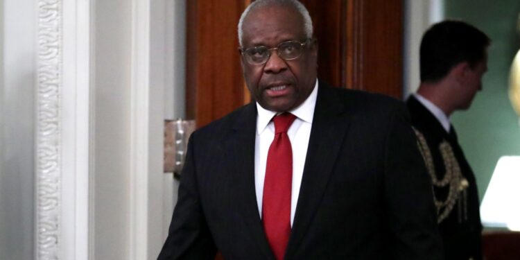 Reportan evidencias sobre viajes de lujo realizados por el juez Clarence Thomas