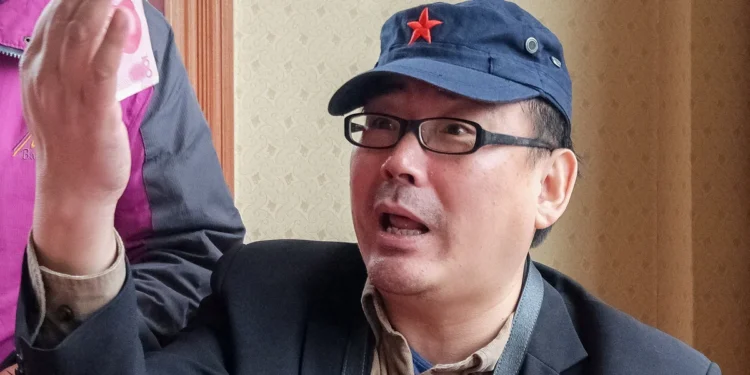 Quién es el escritor preso en China, acusado de espionaje, al que le niegan tratamiento médico
