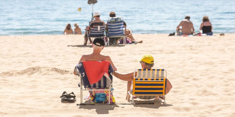 ¿Se puede ir a los viajes del Imserso con hijos o la pareja?