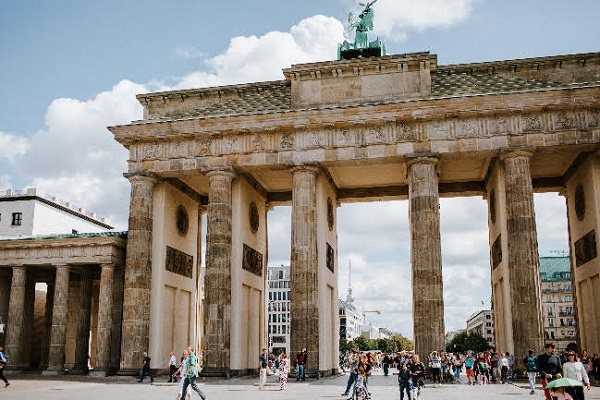 Booking.com revela los destinos que dictan las estrellas para los signos del zodiaco en 2023