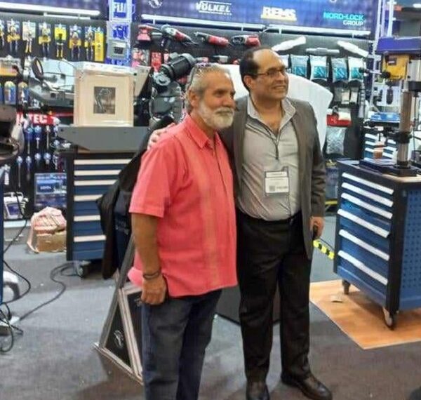 Une empresa mexicana el mundo del arte con la industria de la tornillería a través de la obra de Juan Vicente Urbieta.
