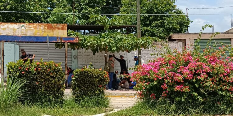 Calles, cruceros y parques llenos de migrantes