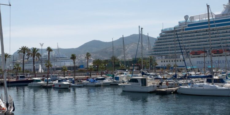 Cartagena inaugura la temporada de dobles escalas de cruceros