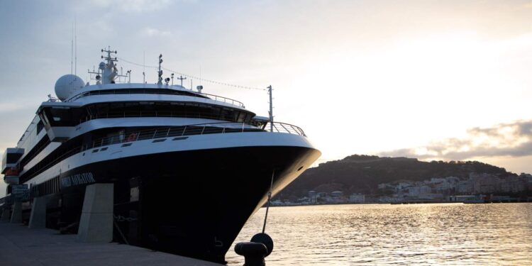 Ceuta recibe al crucero «World Navigator» con más de 300 visitantes a bordo