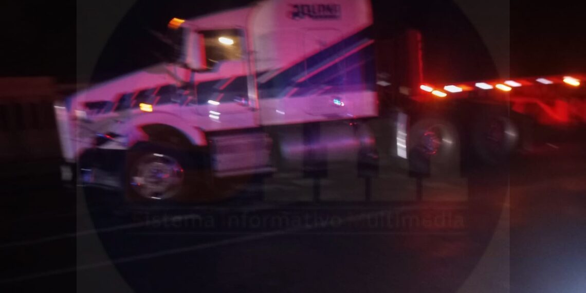 Tráiler choca camioneta en crucero de Chumpón en Felipe Carrillo Puerto
