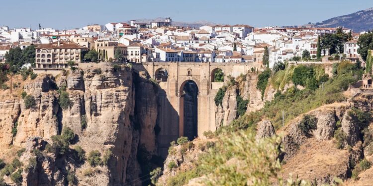 Los 10 pueblos más bonitos cerca de Málaga: desde la villa de los pitufos hasta el único pueblo museo del mundo