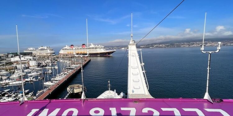 ¿Cómo son por dentro los cruceros que protagonizan la quíntuple escala en Vigo?