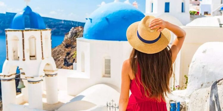 Viajes El Corte Inglés te invita a conocer Santorini y las Islas Griegas