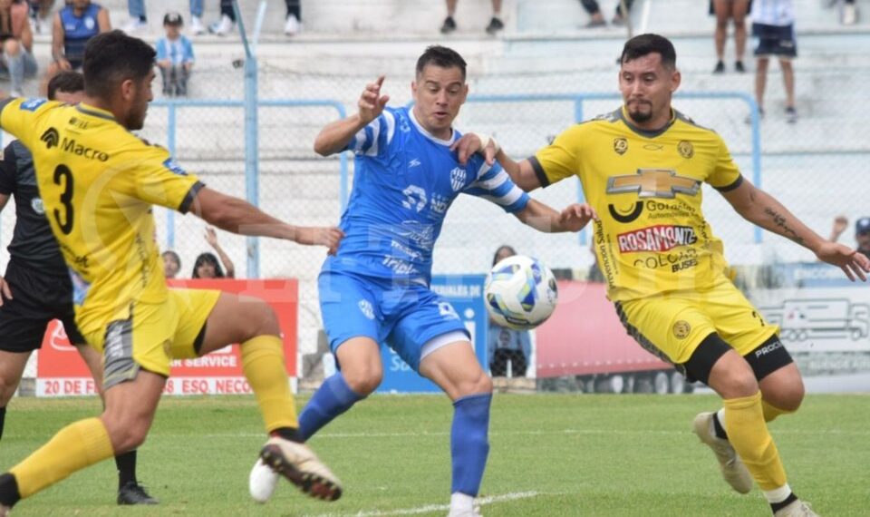 Fútbol: Crucero volvió a perder y cada vez se complica más imagen-6