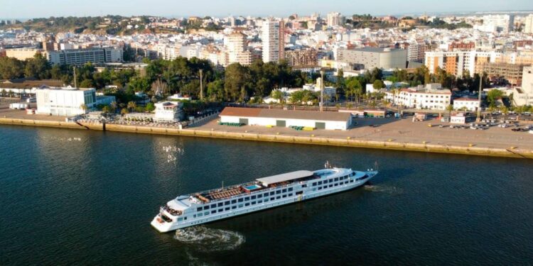 El Puerto de Huelva recibe este fin de semana dos escalas de cruceros