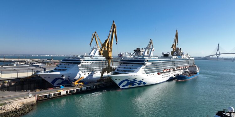 El astillero de Cádiz asegura para 2024 la reparación de una docena de cruceros