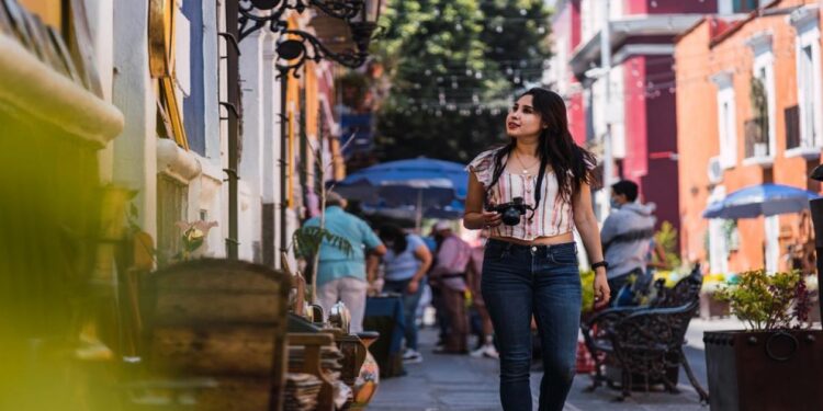 Con “escapadas de fin de semana”, jóvenes mantienen activas las agencias de viajes