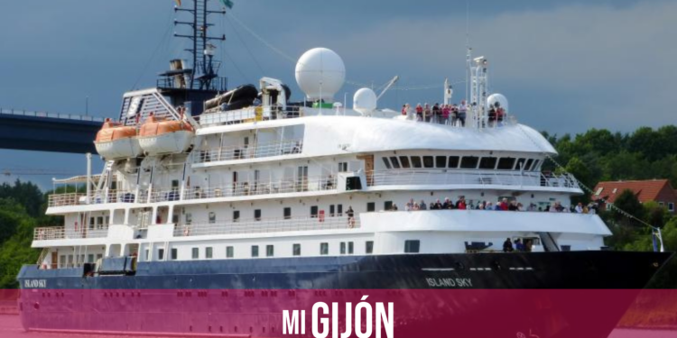 El crucero Island Sky atraca este jueves en Gijón