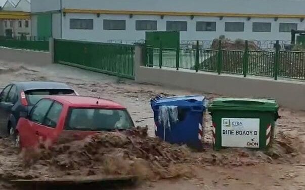 Grecia vive un ‘apocalipsis’ meteorológico: el mar se traga coches