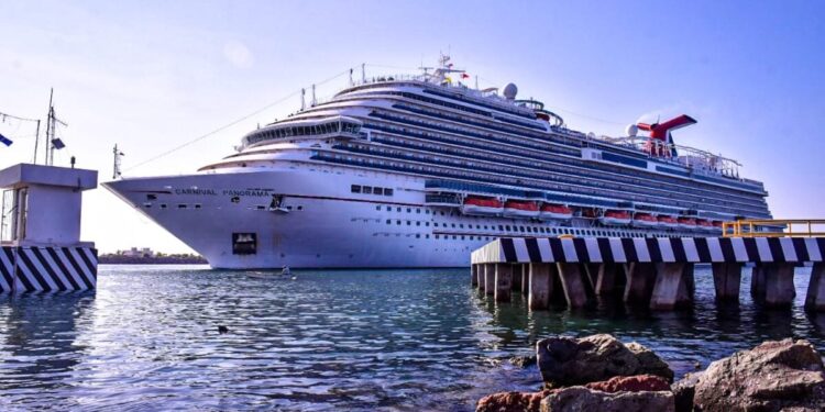 En el marco del Día Mundial del Turismo, llega a Mazatlán el crucero Carnival Panorama
