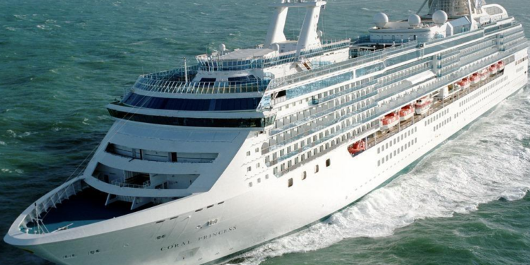 Primer crucero de la temporada 2023-2024 llega a Rapa Nui