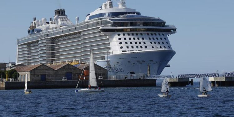 Regreso de un fiel al puerto de Vigo