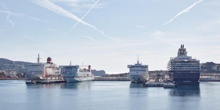 Los puertos españoles prevén recuperar en 2023 el tráfico de cruceros y pasajeros hasta llegar a niveles prepandemia